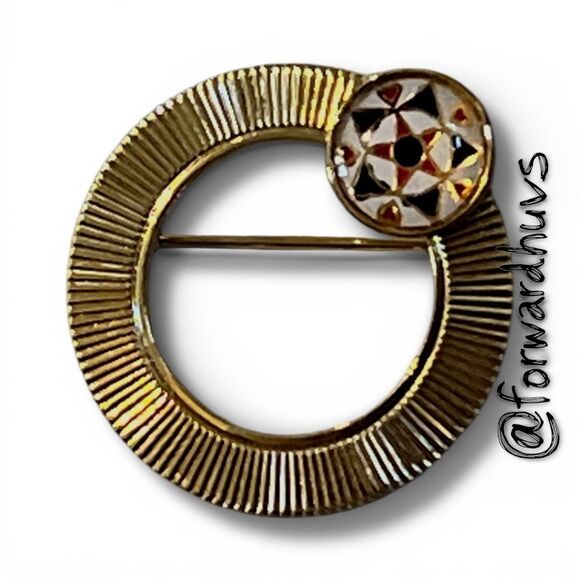 Vintage Circular Brooch – Gold Tone with Geometric Star Design - Picture 3 of 7